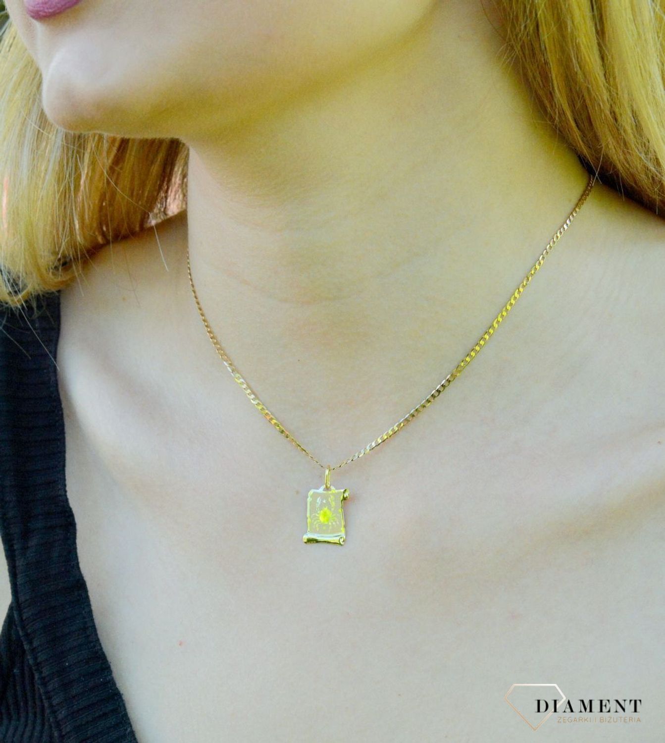 Złota zawieszka 585 znak zodiaku Rak ZA 3054I.  Zawieszka została wykonana ze złota próby 585.Zawieszka będzie pięknym prezentem dla bliskiej osoby spod znaku raka. W naszej ofercie dostępne są także naszyjniki i zawieszki z s.jpg